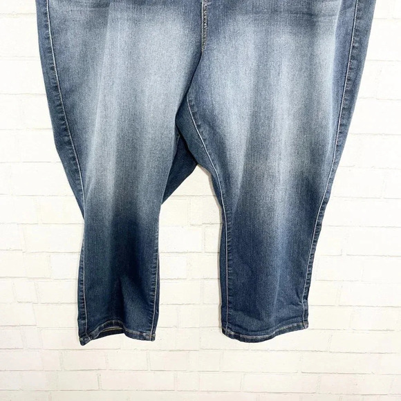 Torrid Distressed Wash High Waist Cropped Jegging Jeans Women's Plus Size 26 - Picture 3 of 8